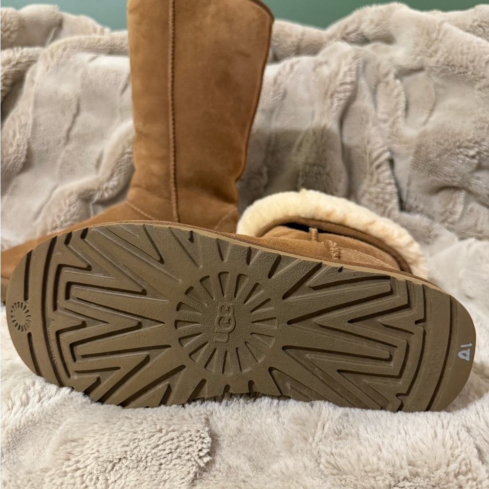 UGG Women's chestnut tall Winter Boots with shearling lining LIKE NEW - Picture 5 of 13